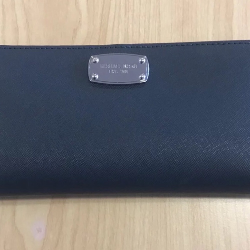 Michael Kors Navy Travel Zip Aound w/ tags